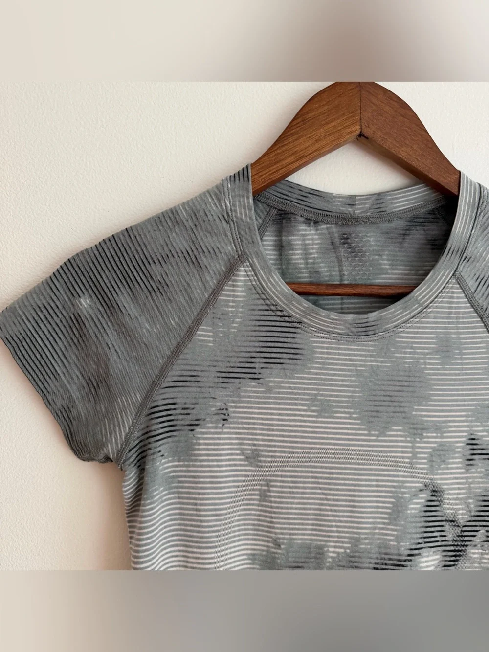 Lululemon Swiftly Tech Short Sleeve Tee Shibori Stripe Graphite Grey Size 4
